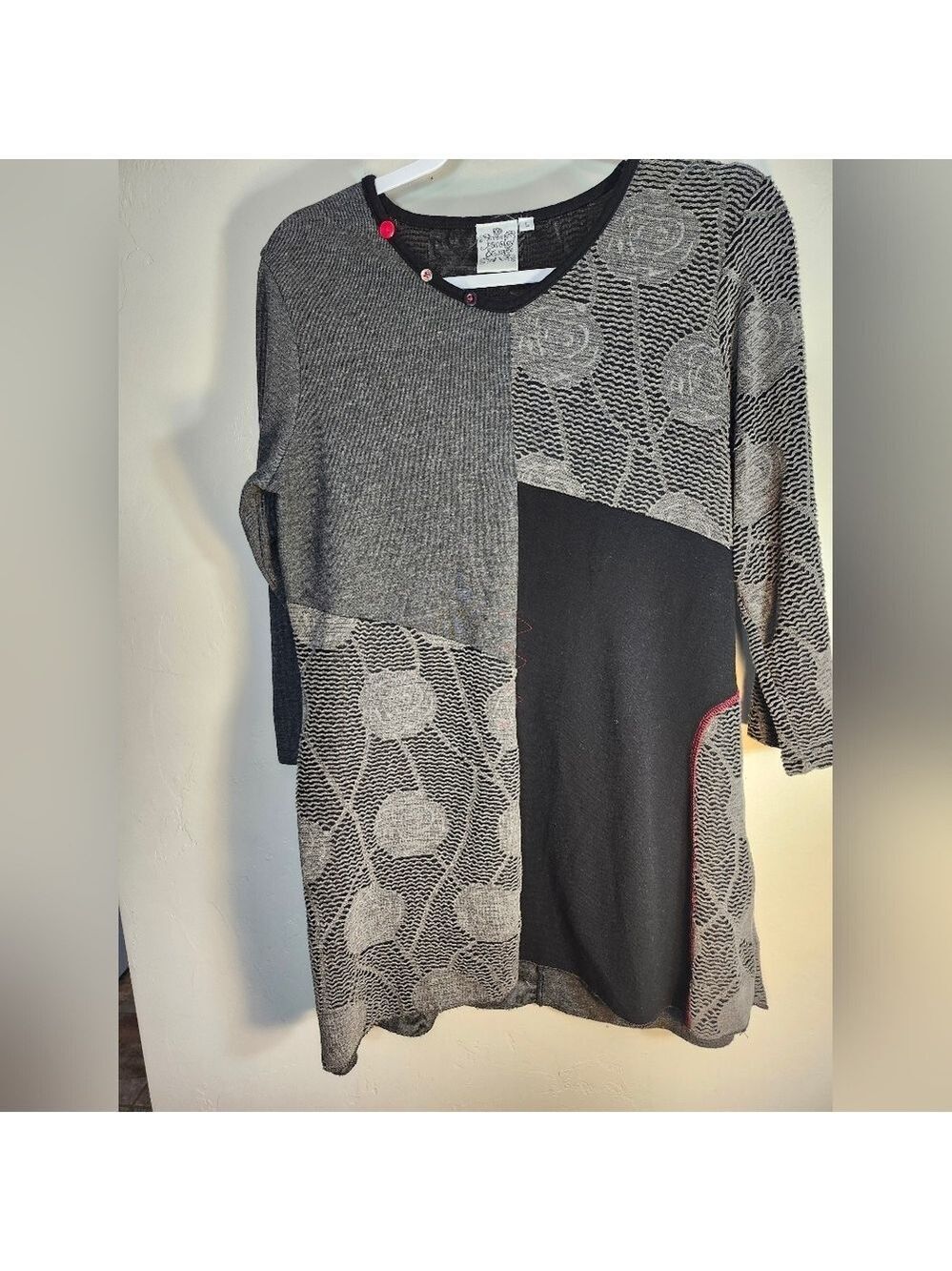 Parsley & Sage Black and Gray Tunic with Red Details Sz L